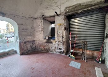 Ingresso - Magazzino via Nizza, 32, Imperia - foto 7