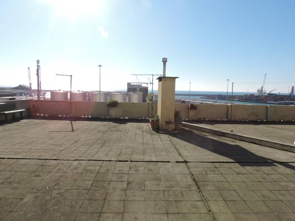 Terrazzo - Attic via San Pier d'Arena, 22, Genova (neighborhood Sampierdarena) - photo 1