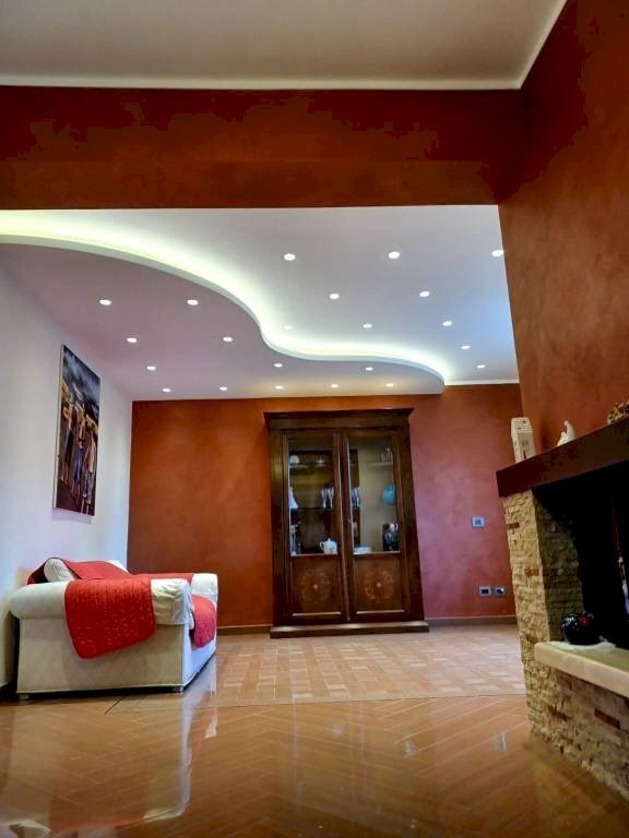 Salone - Four-room apartment via Ginestrelle, San Giorgio del Sannio - photo 2