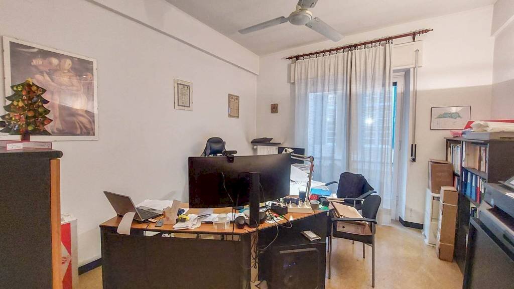 Stanza arredata - Quadrilocale corso Sardegna, Genova (zona Marassi) - foto 3