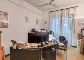 Stanza arredata - Quadrilocale corso Sardegna, Genova (zona Marassi) - foto 3