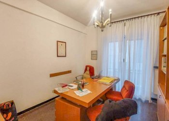 Stanza arredata - Quadrilocale corso Sardegna, Genova (zona Marassi) - foto 5