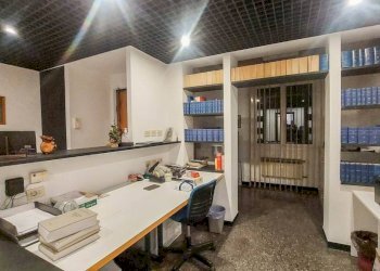 Interno non residenziale - Quadrilocale corso Sardegna, Genova (zona Marassi) - foto 7