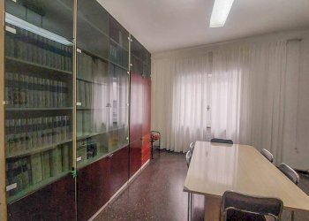 Stanza arredata - Quadrilocale corso Sardegna, Genova (zona Marassi) - foto 8