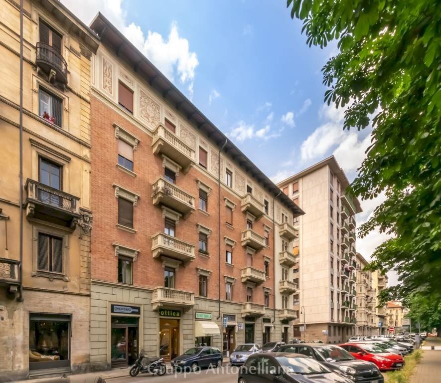 Facciata - Shop corso Re Umberto, 72, Torino - photo 1