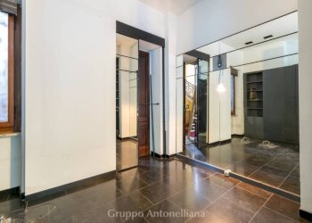 ingresso retro - Shop corso Re Umberto, 72, Torino - photo 8