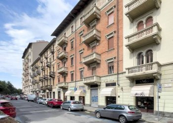 Facciata - Shop corso Re Umberto, 72, Torino - photo 9