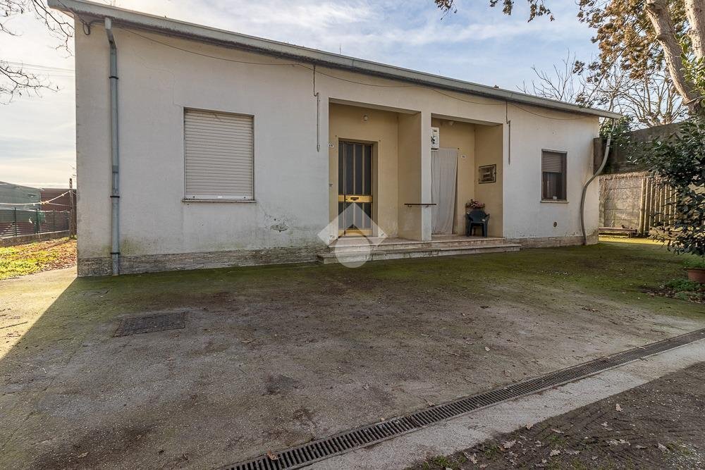 Villa Via Becchi Tognini Est, Ravenna (zona San Zaccaria) - foto 1