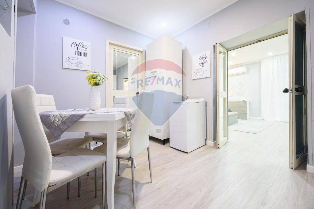 Three-room apartment Vico Zite Al Lavinaio, Napoli (neighborhood Mercato) - photo 1