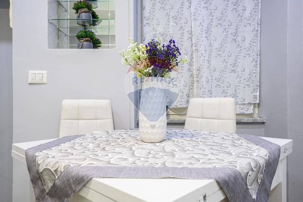 Three-room apartment Vico Zite Al Lavinaio, Napoli (neighborhood Mercato) - photo 3