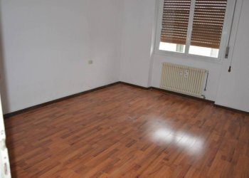 Camera da letto - Trilocale corso Leonardo da Vinci, 33, Gallarate - foto 5