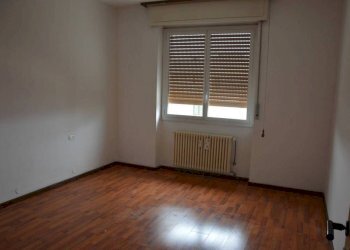 Camera da letto - Trilocale corso Leonardo da Vinci, 33, Gallarate - foto 11