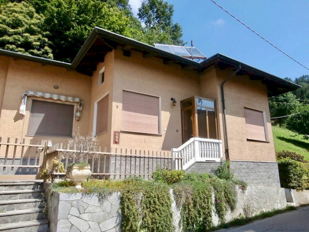 Facciata - Villa Frazione Foglia, 5, Vallanzengo - foto 1