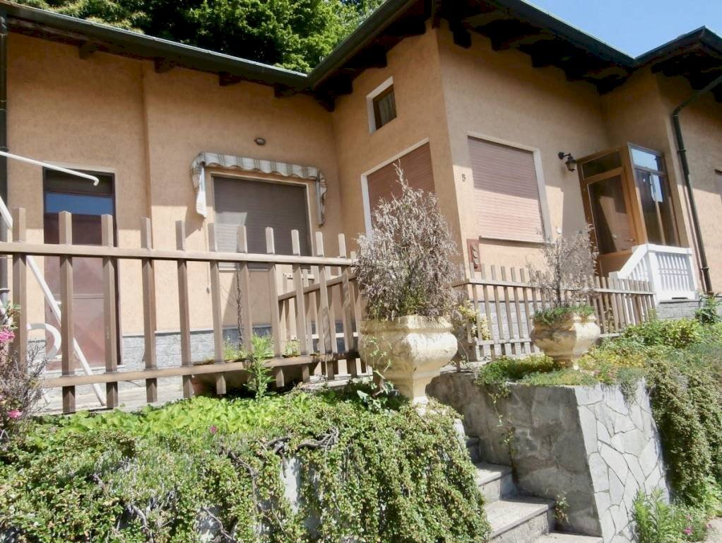 Facciata - Villa Frazione Foglia, 5, Vallanzengo - foto 2