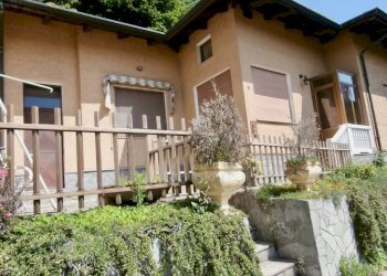 Facciata - Villa Frazione Foglia, 5, Vallanzengo - foto 2