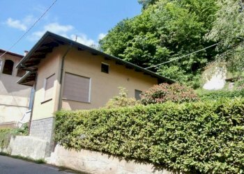 Facciata - Villa Frazione Foglia, 5, Vallanzengo - foto 3
