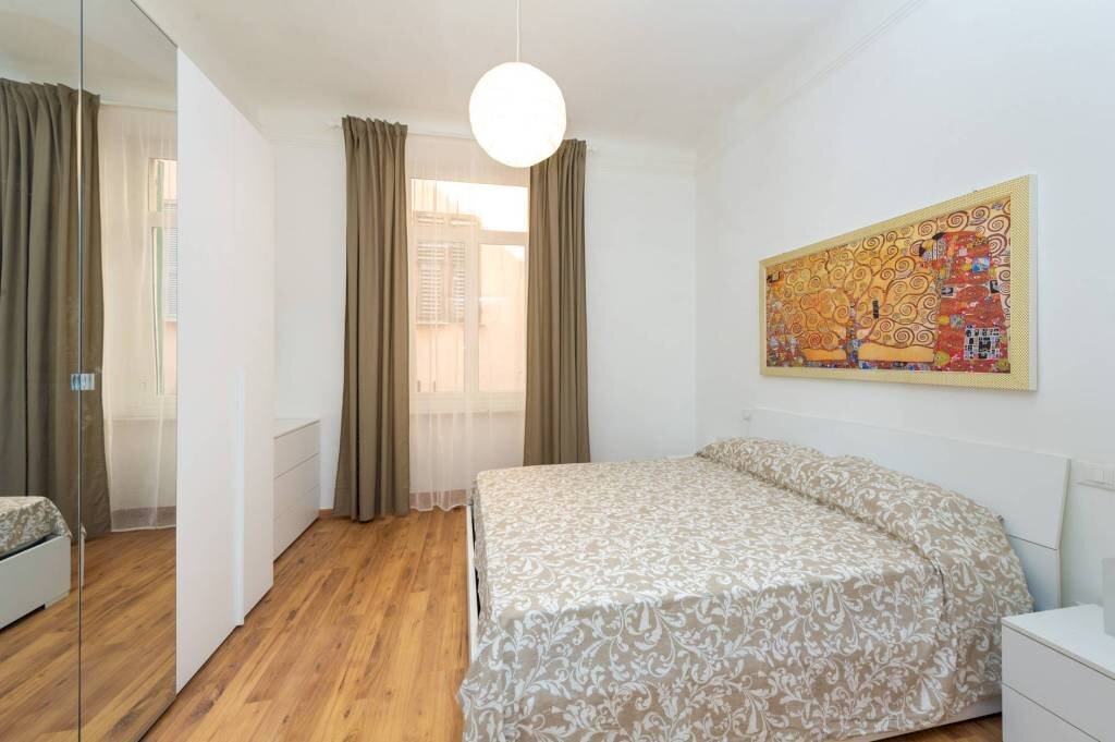 Camera da letto - Trilocale via Antonio Gramsci, 39, Genova (zona Centro Storico) - foto 2