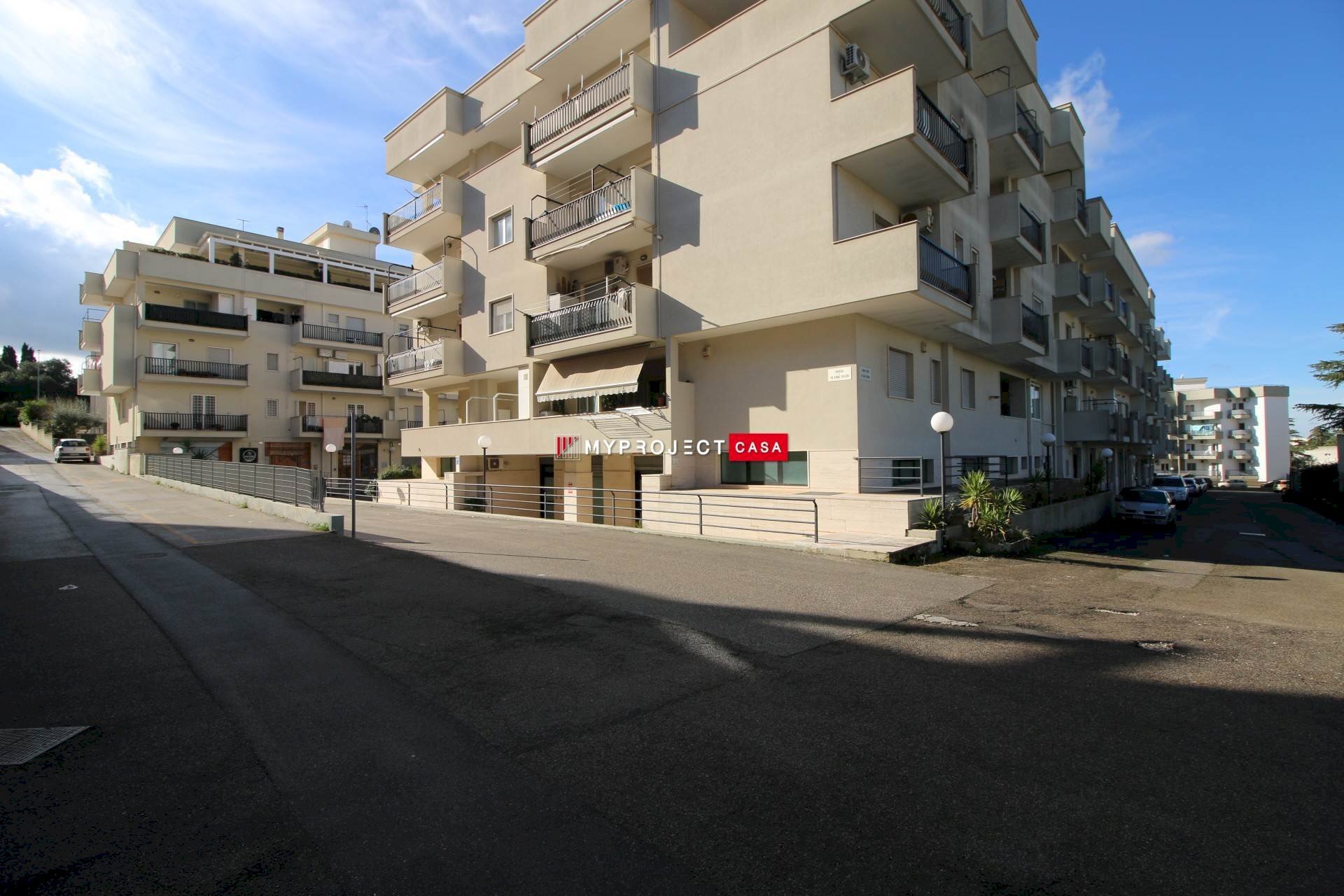 Negozio Via Villa Castelli, Martina Franca - foto 1