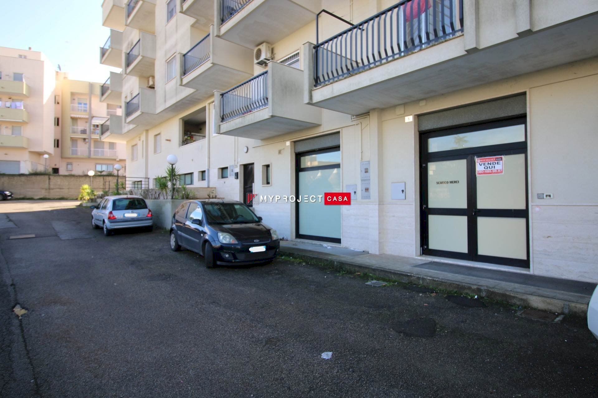 Negozio Via Villa Castelli, Martina Franca - foto 2