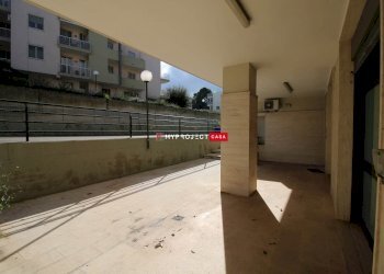 Negozio Via Villa Castelli, Martina Franca - foto 17