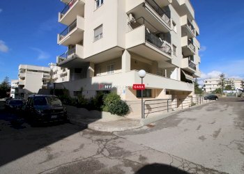 Negozio Via Villa Castelli, Martina Franca - foto 18