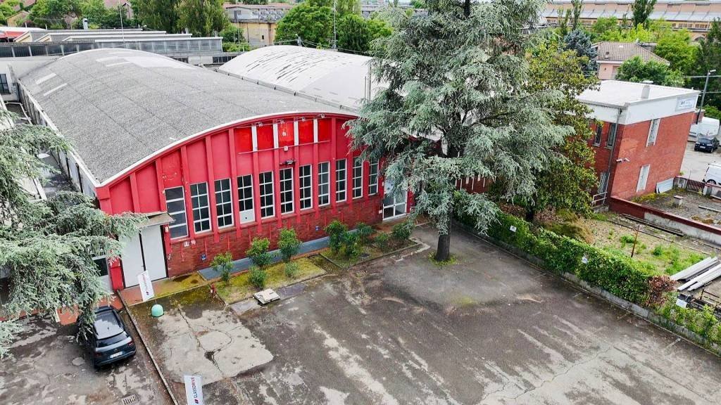 Vista - Capannone strada Statale per Voghera, Tortona - foto 1