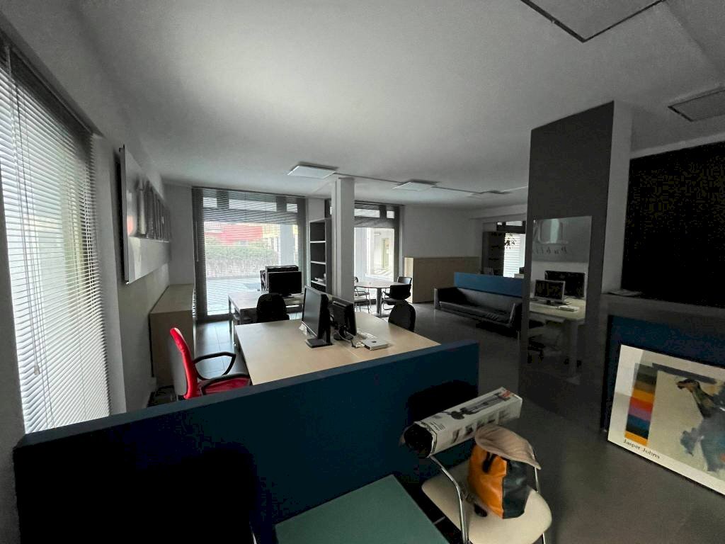 Interno non residenziale - Shop vicolo della Madonnetta, 1, Chieri - photo 2