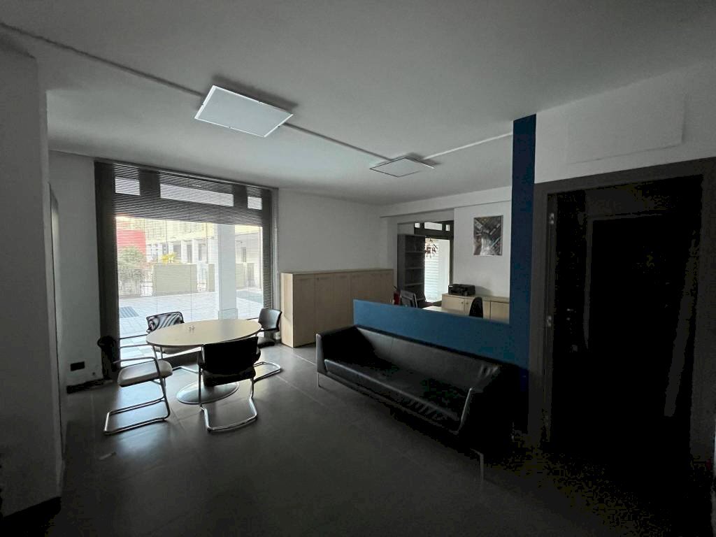 Interno non residenziale - Shop vicolo della Madonnetta, 1, Chieri - photo 3