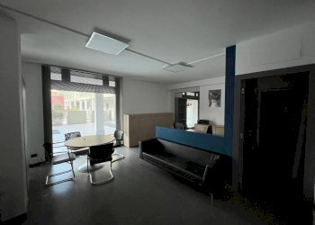 Interno non residenziale - Negozio vicolo della Madonnetta, 1, Chieri - foto 3