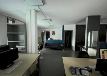 Interno non residenziale - Negozio vicolo della Madonnetta, 1, Chieri - foto 4