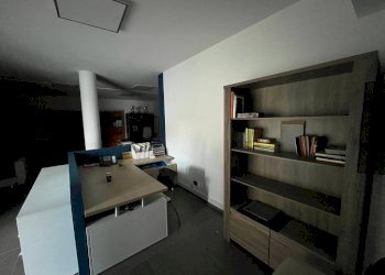 Stanza arredata - Negozio vicolo della Madonnetta, 1, Chieri - foto 6