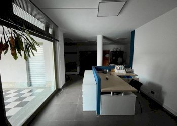 Stanza arredata - Negozio vicolo della Madonnetta, 1, Chieri - foto 7