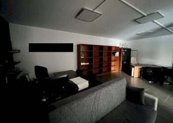 Salone - Negozio vicolo della Madonnetta, 1, Chieri - foto 9