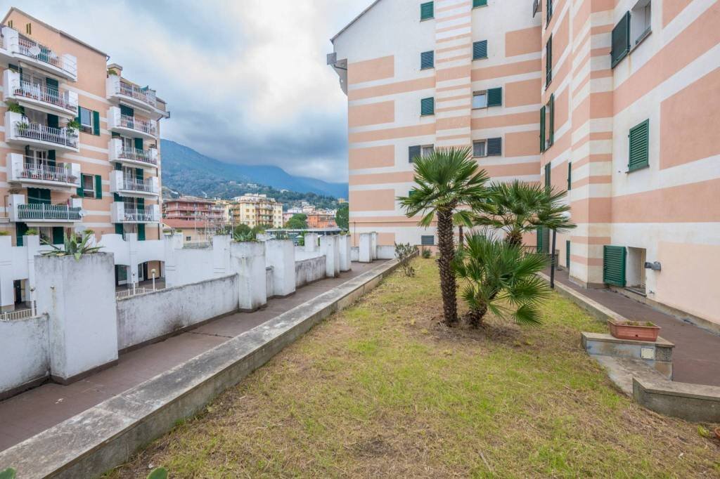 Giardino - Trilocale piazza Golgi, 19, Arenzano - foto 1