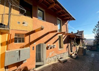 Facciata - Casa indipendente via Principi d'Acaja, Pinerolo - foto 23