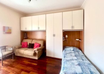 Camera da letto - Quadrilocale via Teobaldo Calissano, 4, Alba - foto 7