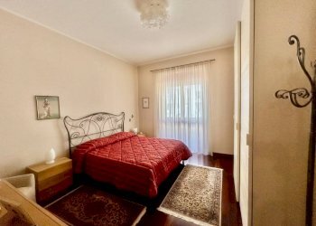 Camera da letto - Quadrilocale via Teobaldo Calissano, 4, Alba - foto 8