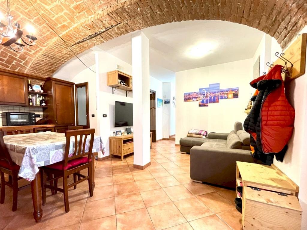 Trilocale Via Giuseppe Astrua, Val della Torre - foto 1