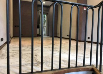 Interno palazzo - Negozio corso Felice Cavallotti, 84, Sanremo - foto 1