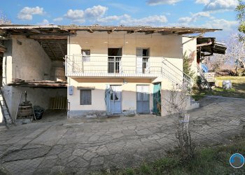 facciata  - Casa semi indipendente Via Cave, 434, frazione Villaro, Bagnolo Piemonte - foto 25