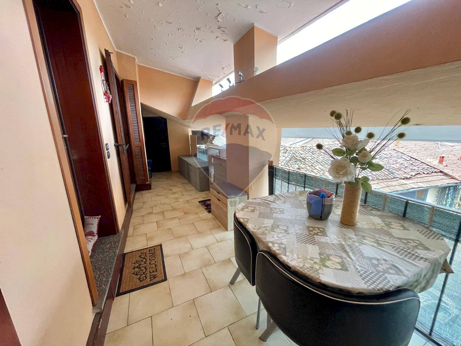 Three-room apartment Piazza Cavour, Casnate con Bernate - photo 1