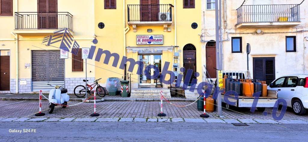 Ingresso - Attività Commerciale piazza della Repubblica, 61, Alcamo - foto 1