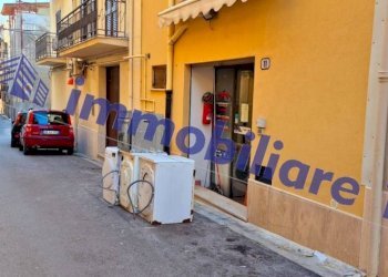 Ingresso - Attività Commerciale piazza della Repubblica, 61, Alcamo - foto 15