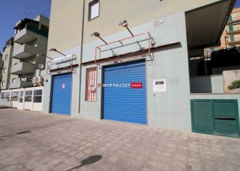 Negozio Via Cesare Pavese, Martina Franca - foto 1