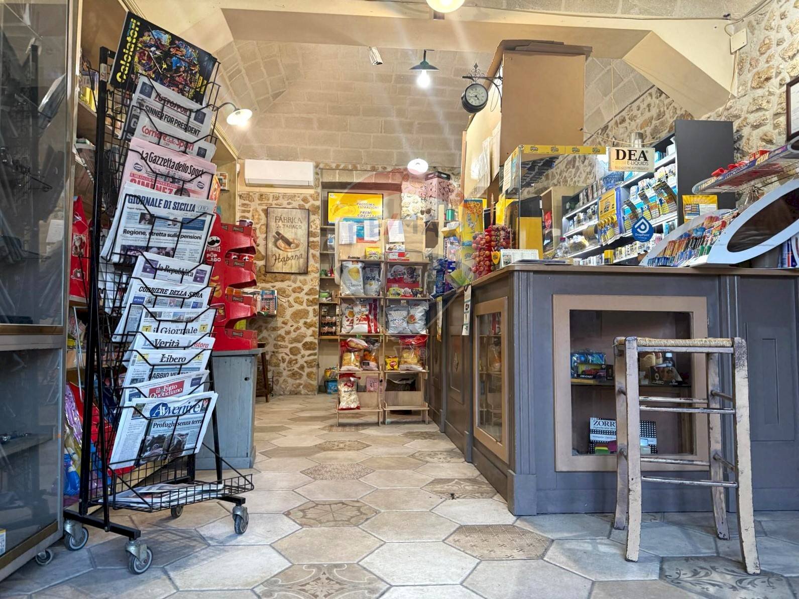 Locale Commerciale Via Vespri, Valderice - foto 1