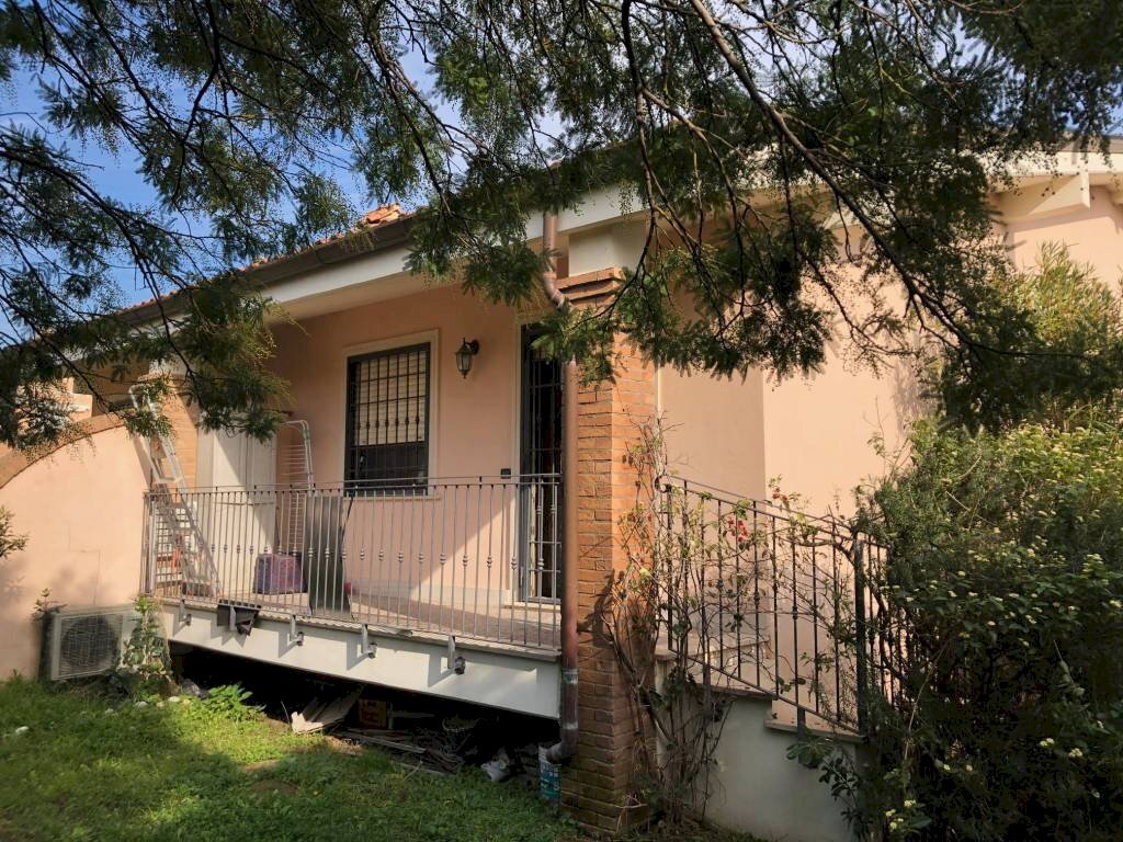 Facciata - Two-room apartment via Giuseppe Lugli, 43, Roma (neighborhood Lido di Ostia) - photo 1