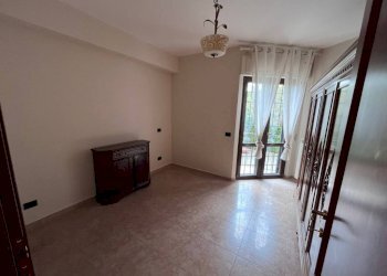 Camera da letto - Bilocale via Giuseppe Lugli, 43, Roma (zona Lido di Ostia) - foto 9
