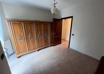 Camera da letto - Bilocale via Giuseppe Lugli, 43, Roma (zona Lido di Ostia) - foto 11