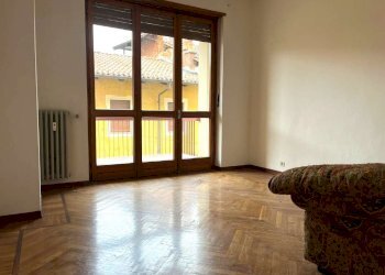 Camera da letto - Bilocale via Carlo Alberto, 3, San Giorgio Canavese - foto 6