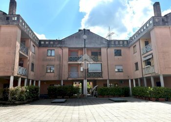 Three-room apartment Via Vincenzo Monti, Robecchetto con Induno - photo 1